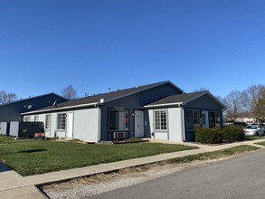 Bradlee Park Apartments in Le Roy, IL - Building Photo - Building Photo