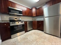 6831 W 14th Ct in Hialeah, FL - Foto de edificio - Building Photo