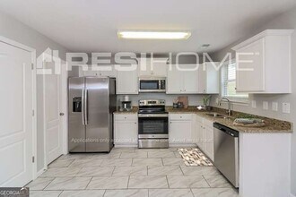 7811 Bell Tower Ln in Fairburn, GA - Building Photo - Building Photo