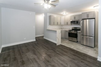 1521 W Sherwin Ave-Unit -Unit 202 in Chicago, IL - Building Photo - Building Photo