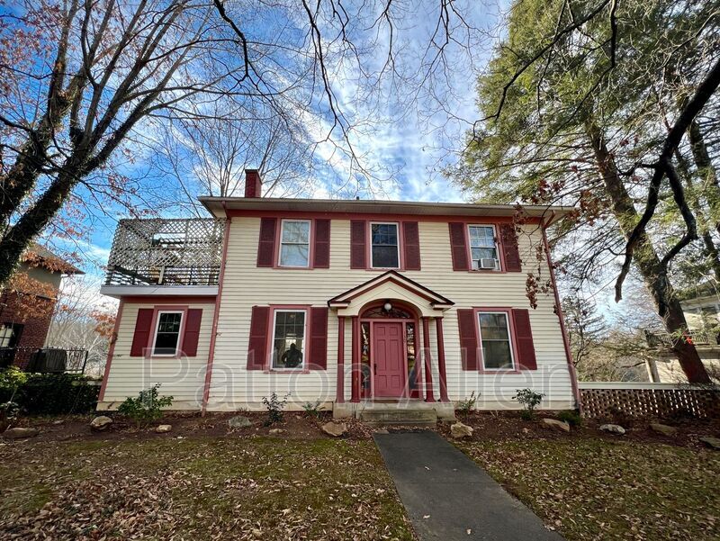 130 Edwin Pl in Asheville, NC - Building Photo