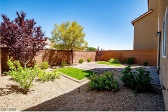 7256 Sterling Rock Ave in Las Vegas, NV - Building Photo - Building Photo