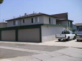 2861 Mendoza Dr in Costa Mesa, CA - Foto de edificio - Building Photo