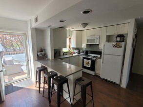 4056 N Kolmar Ave, Unit Kolmar Apartment in Chicago, IL - Foto de edificio - Building Photo