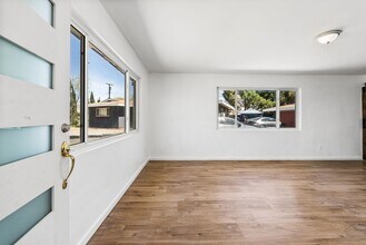 442 Lightcap St in Lancaster, CA - Building Photo - Building Photo