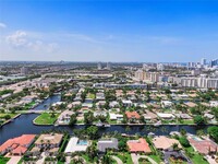 454 Alamanda Dr in Hallandale Beach, FL - Building Photo - Building Photo