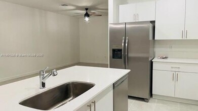 249 SW 159th Way in Pembroke Pines, FL - Building Photo - Building Photo