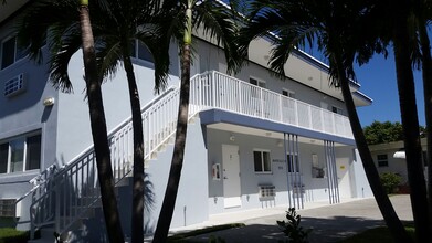 2015 Marseille Dr in Miami Beach, FL - Building Photo - Building Photo