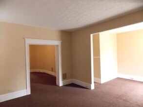 213 E Garfield St in Belleville, IL - Building Photo - Building Photo