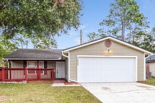 2655 McCormick Woods Dr in Jacksonville, FL - Building Photo
