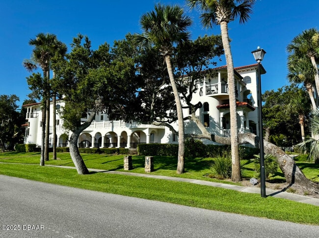 5090 Riverside Dr in Port Orange, FL - Building Photo - Building Photo