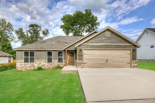 1242 Sheila Ann Dr in Carthage, MO - Building Photo