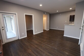 8800 Westplace Dr in Houston, TX - Building Photo - Building Photo