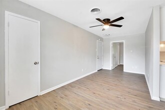 3531 Midwest Dr in Bryan, TX - Building Photo - Building Photo