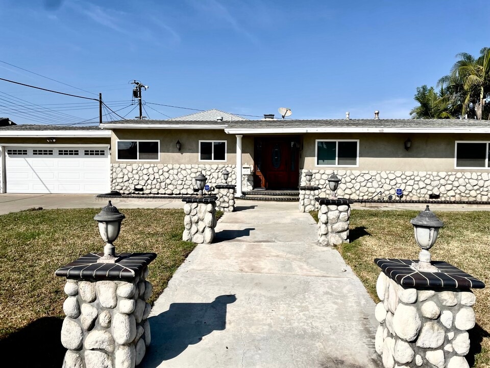 8781 La Grand Ave in Garden Grove, CA - Building Photo