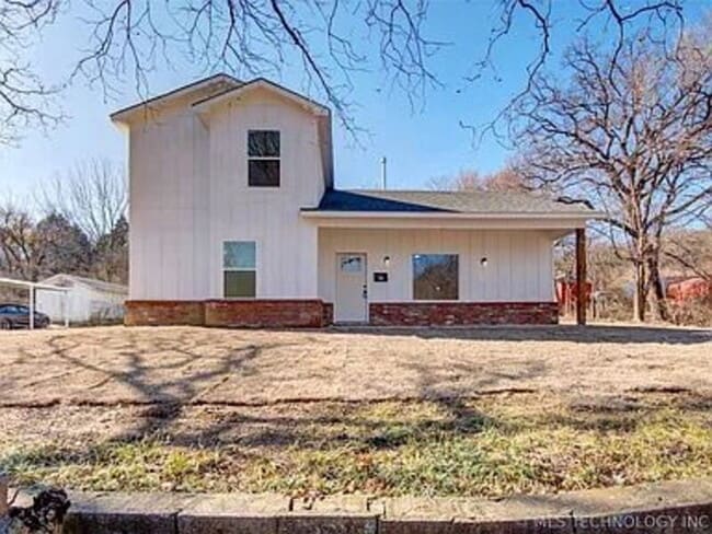 property at 3608 S 31st W Ave