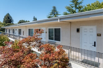 Plaza Studios in Sunnyvale, CA - Foto de edificio - Building Photo