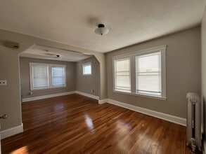 274 Chelsea St, Unit 2 in Everett, MA - Building Photo - Building Photo