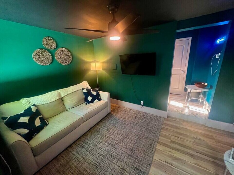 625 NE 13th Ave in Fort Lauderdale, FL - Building Photo