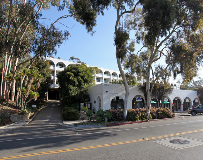 Villa Fontana Apartments in Santa Barbara, CA - Foto de edificio - Building Photo