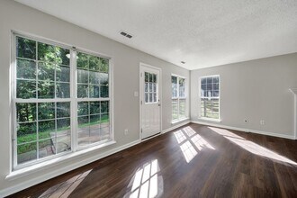 5517 Brook Falls Ct in Charlotte, NC - Building Photo - Building Photo