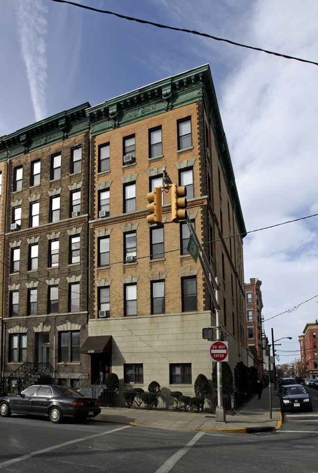 1126 Hudson St in Hoboken, NJ - Foto de edificio - Building Photo