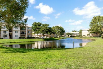 1100 Crestwood Ct S in Royal Palm Beach, FL - Building Photo - Building Photo