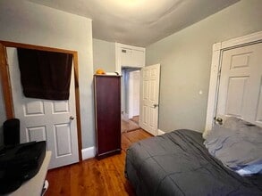 814 Parker St, Unit 3 in Boston, MA - Foto de edificio - Building Photo