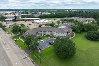 Holiday Summerfield Estates in Shreveport, LA - Building Photo - Building Photo