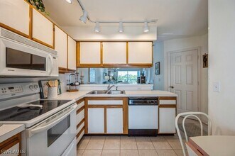 1325 Mainsail Dr in Naples, FL - Building Photo - Building Photo