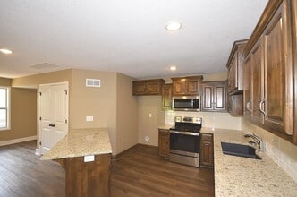 120 Ryan Ct in Platte City, MO - Foto de edificio - Building Photo