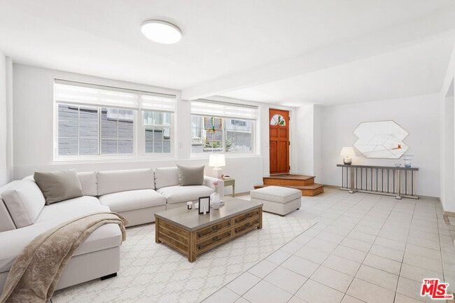 1635 S Beverly Glen Blvd in Los Angeles, CA - Building Photo - Building Photo