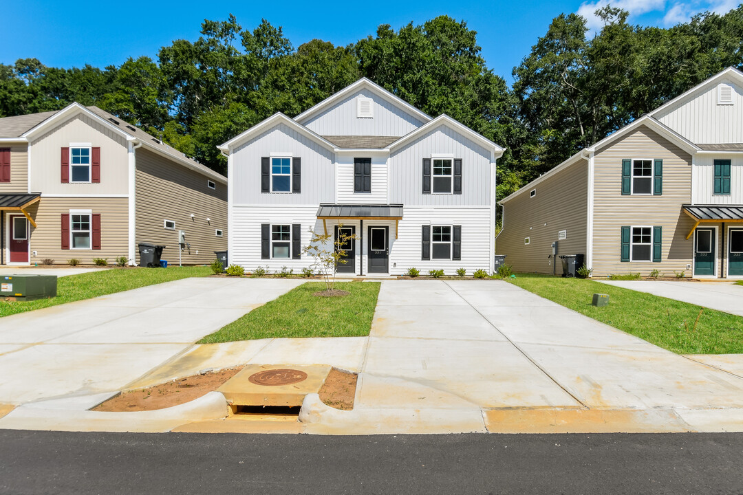 329 Noble Ln in Pendleton, SC - Building Photo