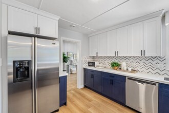 102 Olive St in Los Gatos, CA - Foto de edificio - Building Photo