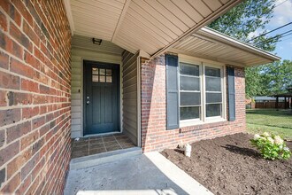 2286 Alexandria Dr in Lexington, KY - Building Photo - Building Photo