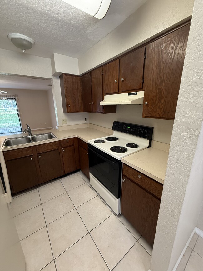 3503 Brigadoon Cir in Clearwater, FL - Building Photo - Building Photo