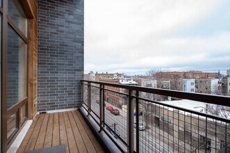 934 N California Ave, Unit 4n in Chicago, IL - Building Photo - Building Photo