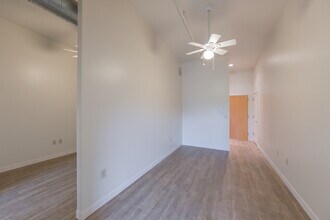 876 W Lancaster Ave in Bryn Mawr, PA - Foto de edificio - Building Photo