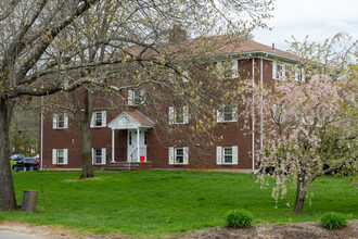 126 Parker St in Acton, MA - Foto de edificio - Building Photo