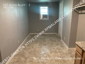 107 Jesus Alley in San Antonio, TX - Building Photo - Building Photo