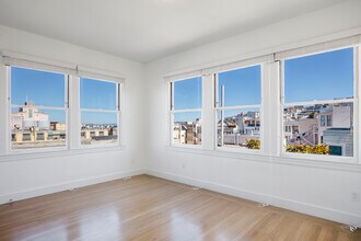 670 Lombard St in San Francisco, CA - Building Photo - Building Photo