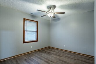 1700 SW Central Park Ave in Topeka, KS - Building Photo - Building Photo