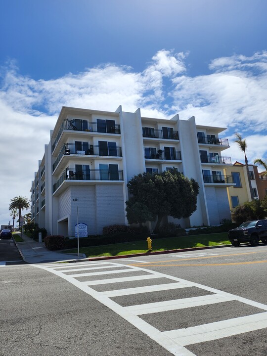 Marina Tower in Redondo Beach, CA - Building Photo