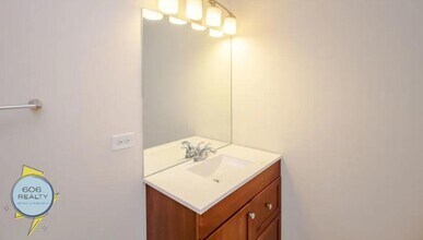 3349 N Clark St, Unit 2s in Chicago, IL - Building Photo - Building Photo