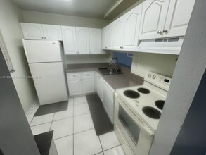 8015 SW 107th Ave in Miami, FL - Building Photo - Building Photo