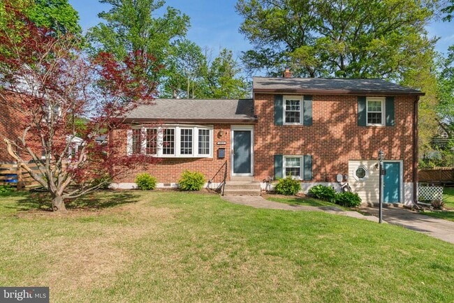 property at 2023 Rollingwood Rd