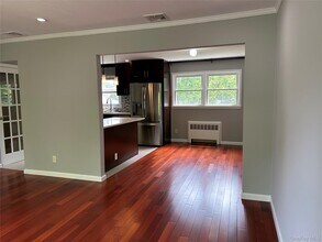 33 Ava Dr in Syosset, NY - Building Photo - Building Photo