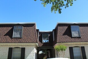 1045 Shook Ave in San Antonio, TX - Building Photo