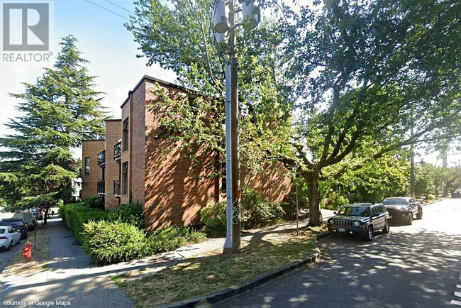 777-777 W 7th Ave