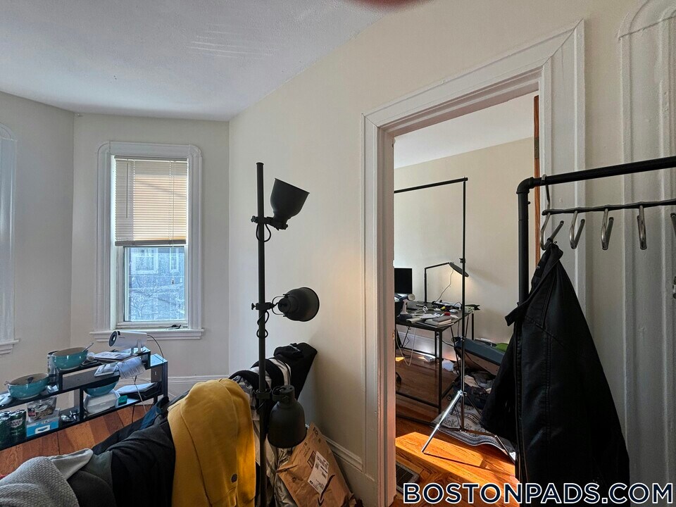22 Boynton St in Boston, MA - Building Photo